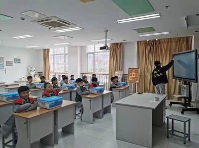 青春新力量,科普进小学:电信学子走进小学开展科技宣讲活动