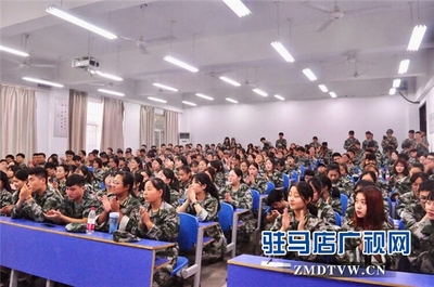 易轩财务李二菊到黄淮学院国际教育学院授课教新生如何做好职业规划